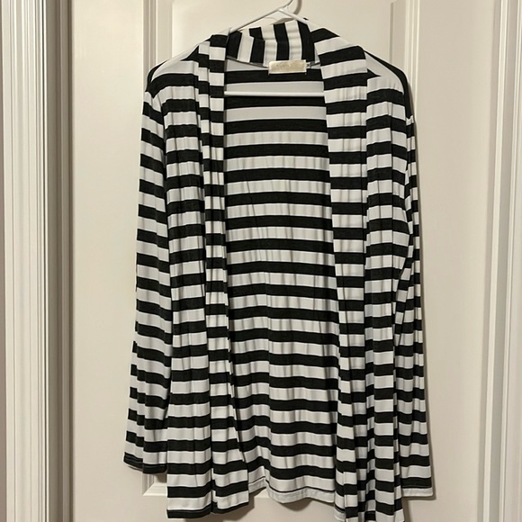 Gray and white cardigan with brown patches on sleeves - Picture 1 of 3